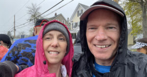 Rachel Foster con il marito John alla maratona di Boston 2023