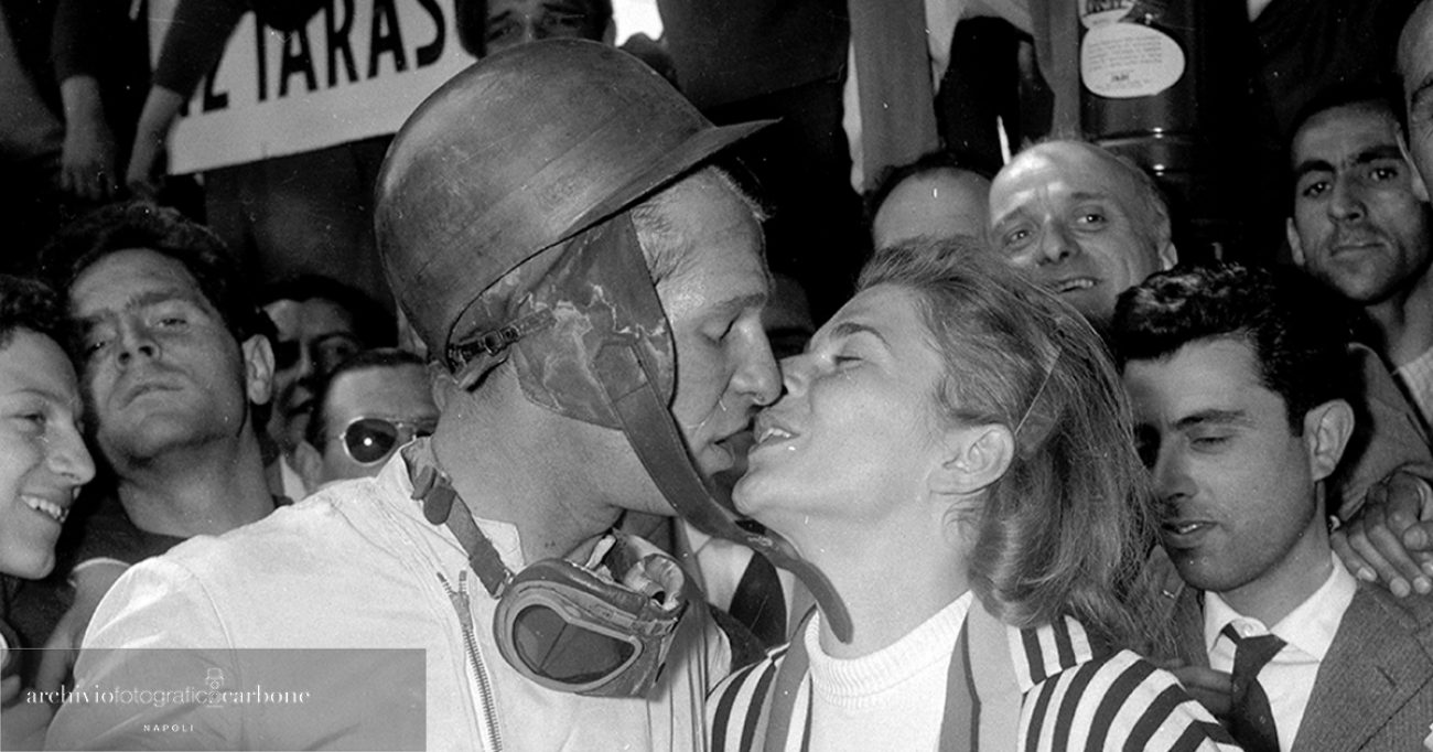Peter Collins bacio a Napoli 1957